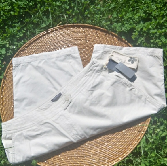 Madison Khaki Bermudas - Picture 2 of 2